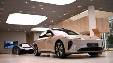 FILE PHOTO: EXCLUSIVE-China’s Nio considers tapping dealers to boost EV sales in Europe – sources